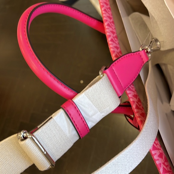 Michael Kors Mirella Medium Ombré Logo EW Tote Bag 
Dragonfruit 
NWT - Picture 10 of 14